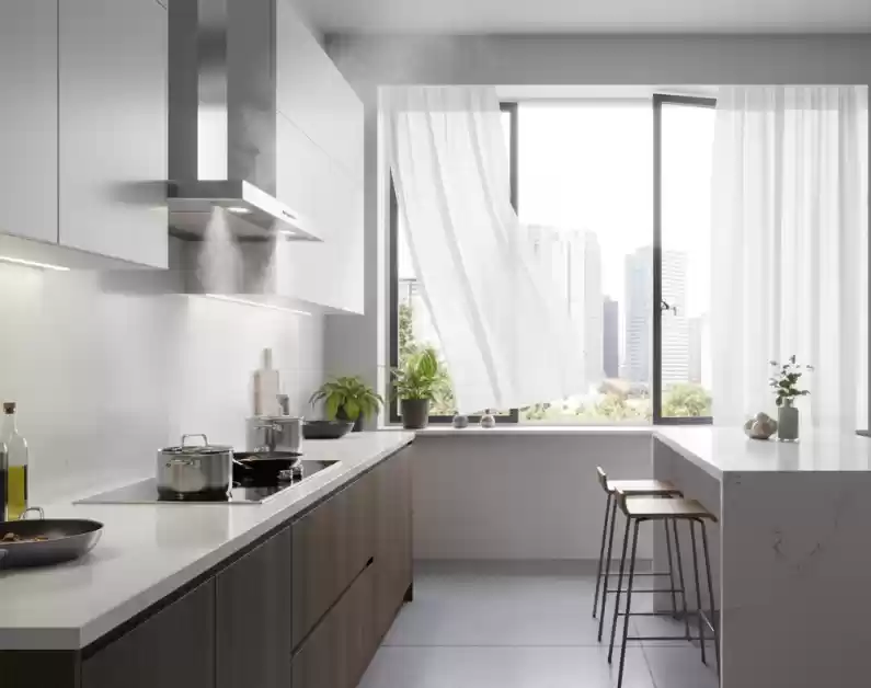 Cozinha Moderna Com um Depurador de ar Sobre o Fogao em Funcionamento e a Janela Aberta ao Fundo